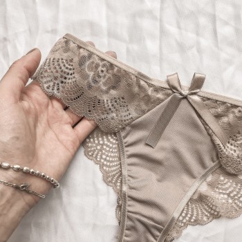 Less Alba Nude